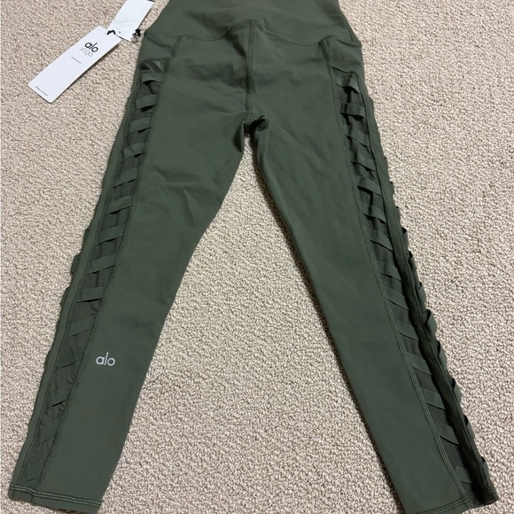 ALO CHEVRON CAPRI SIZE XS - Picture 6 of 6